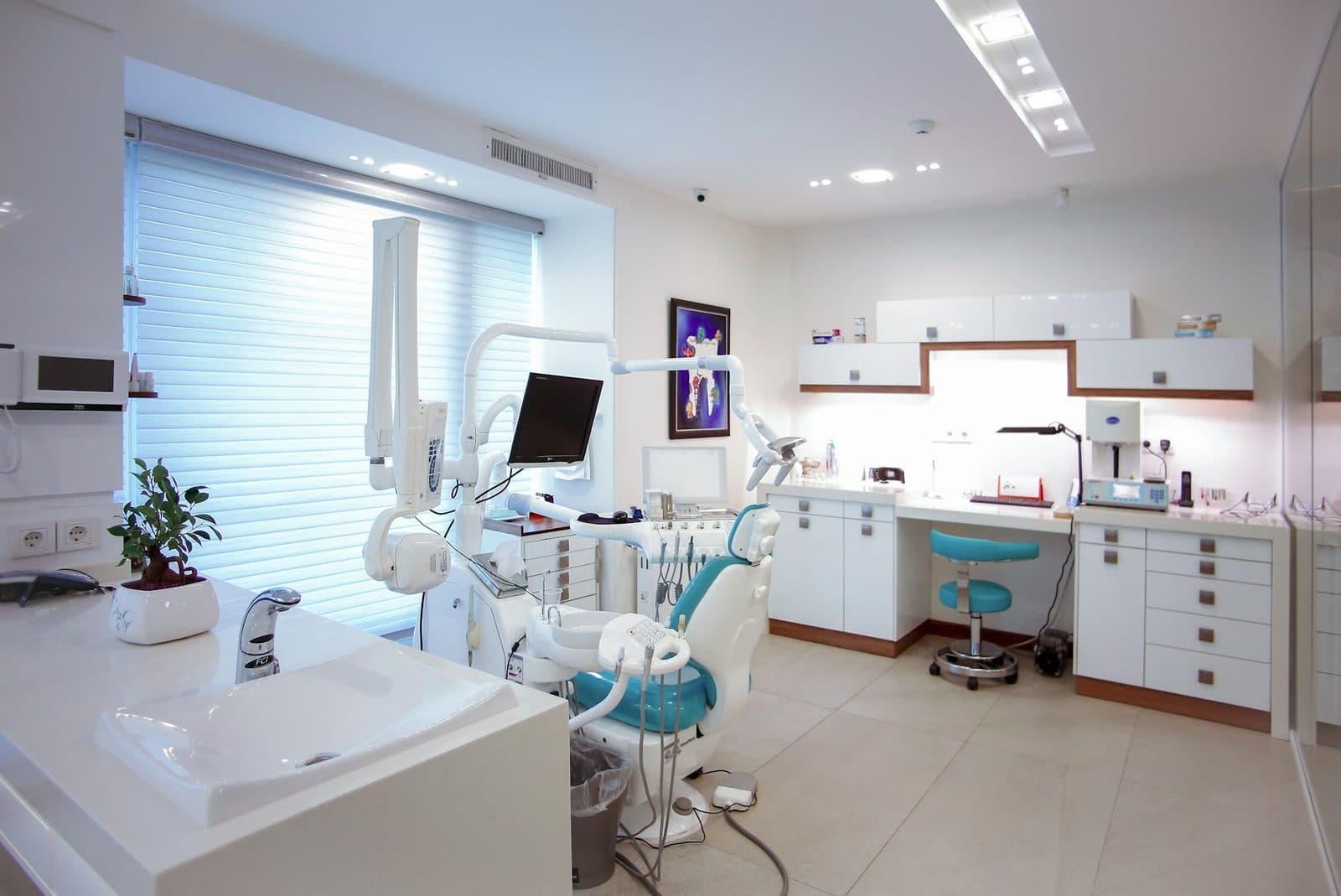 All-on-4 Dental Implants in Romania: Cost & Complete Guide